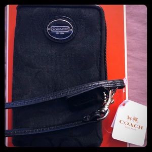 NWT Coach wallet/phone wristlet